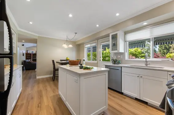 4003 Ruby Avenue, North Vancouver For Sale - image 4
