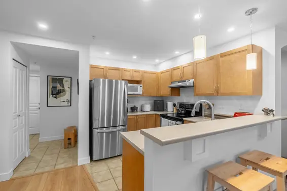 302 333 East 1st Street, North Vancouver