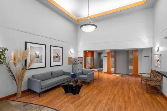 302 333 East 1st Street, North Vancouver For Sale - image 2