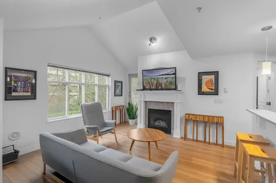 302 333 East 1st Street, North Vancouver For Sale - image 3