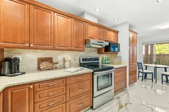305 1050 Bowron Court, North Vancouver For Sale - image 6