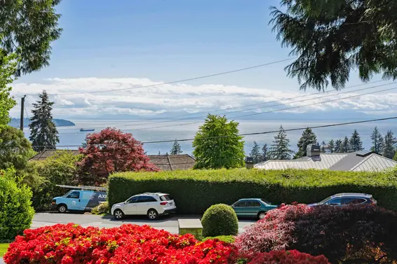 2695 Rosebery Avenue, West Vancouver