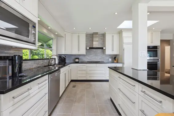 2695 Rosebery Avenue, West Vancouver For Sale - image 10