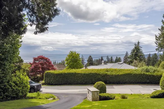 2695 Rosebery Avenue, West Vancouver For Sale - image 17