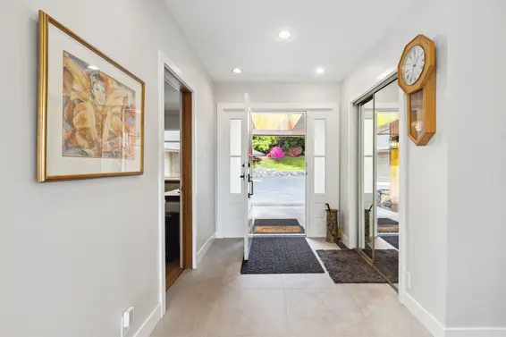 2695 Rosebery Avenue, West Vancouver For Sale - image 2