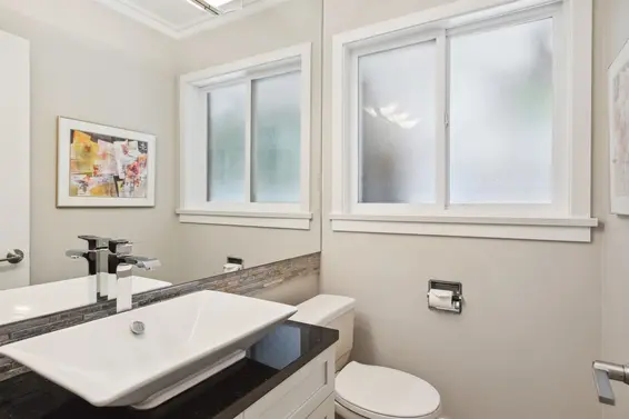 2695 Rosebery Avenue, West Vancouver For Sale - image 30