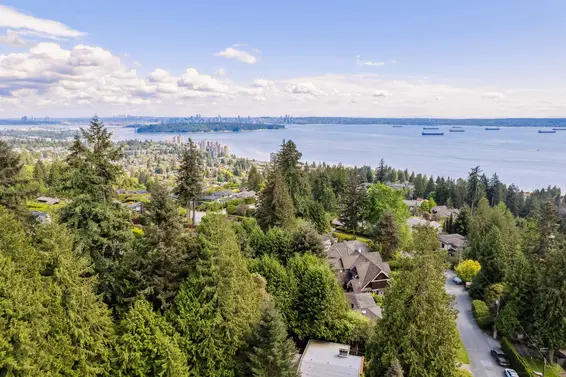 2695 Rosebery Avenue, West Vancouver For Sale - image 33