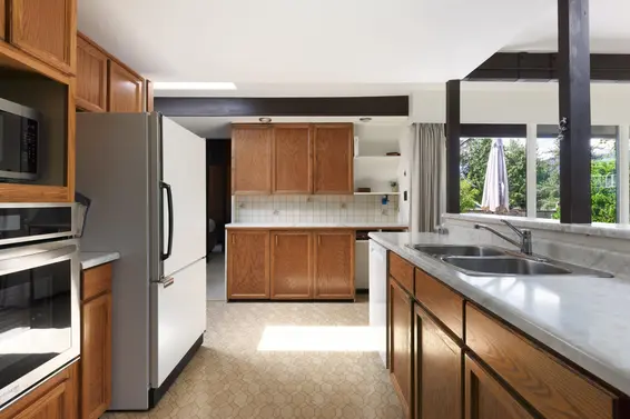 4568 Marineview Crescent, North Vancouver For Sale - image 14
