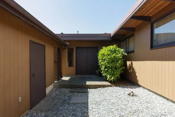 4568 Marineview Crescent, North Vancouver For Sale - image 3