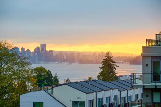307 733 East 3Rd Street, North Vancouver