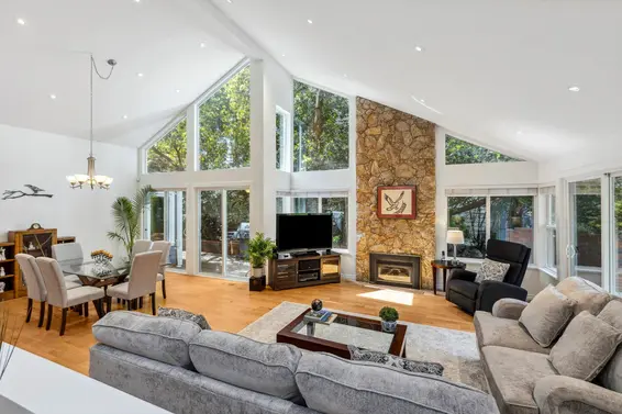 6020 Glenwynd Place, West Vancouver For Sale - image 2