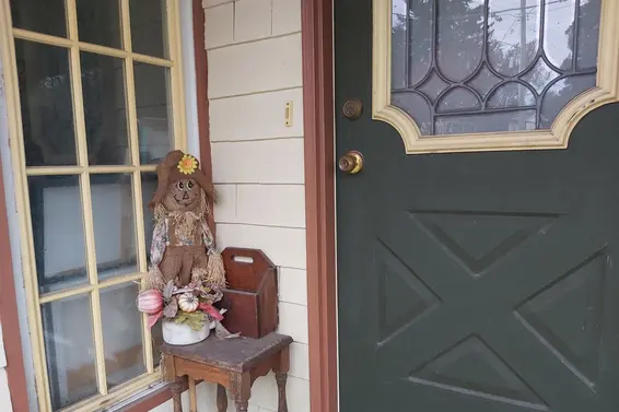 535 East 8th Street, North Vancouver For Sale - image 2