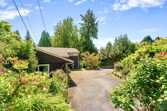 4704 Dogwood Lane, West Vancouver For Sale - image 11