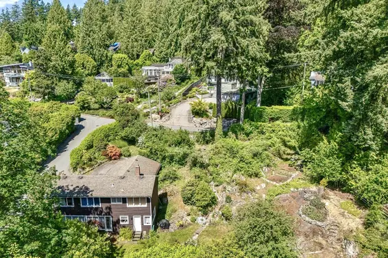 4704 Dogwood Lane, West Vancouver For Sale - image 3