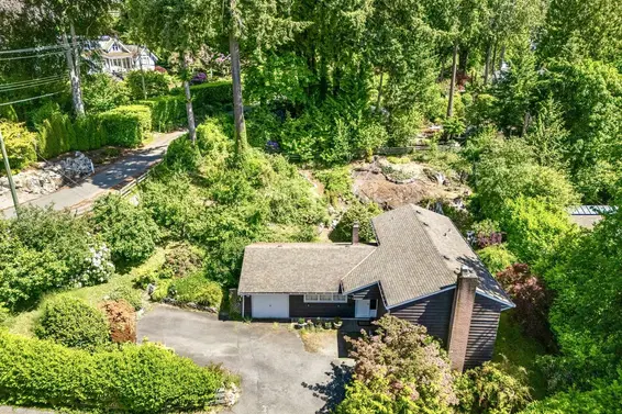 4704 Dogwood Lane, West Vancouver For Sale - image 4