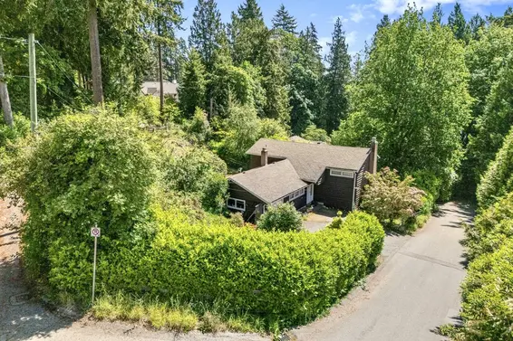 4704 Dogwood Lane, West Vancouver For Sale - image 5