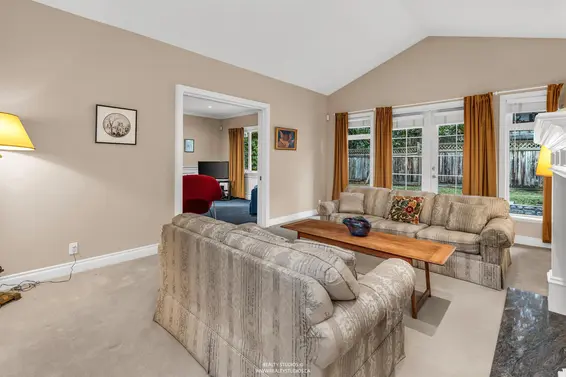 563 Esquimalt Avenue, West Vancouver For Sale - image 3