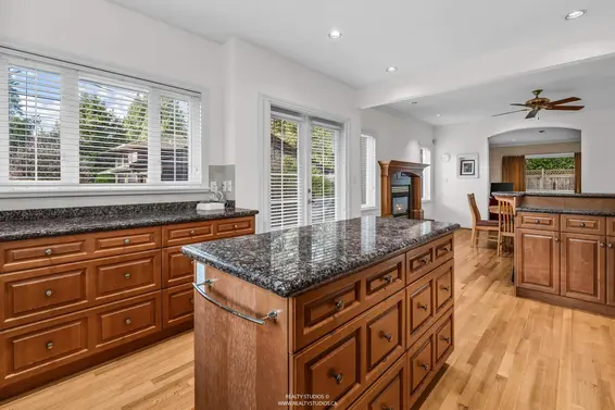 563 Esquimalt Avenue, West Vancouver For Sale - image 9