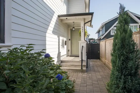 341 East 13th Street, North Vancouver For Sale - image 3