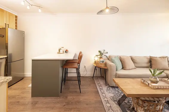 2004 145 St. Georges Avenue, North Vancouver For Sale - image 4