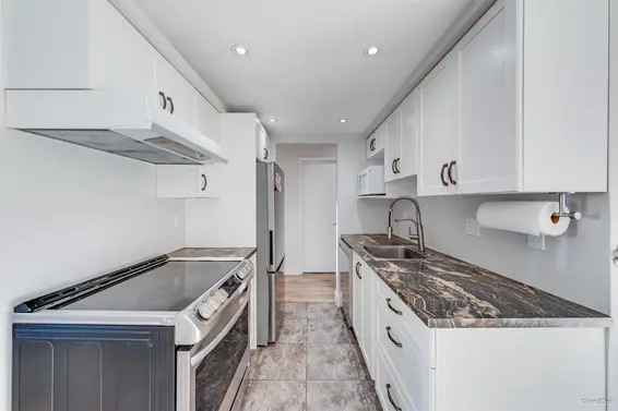 320 3080 Lonsdale Avenue, North Vancouver For Sale - image 2