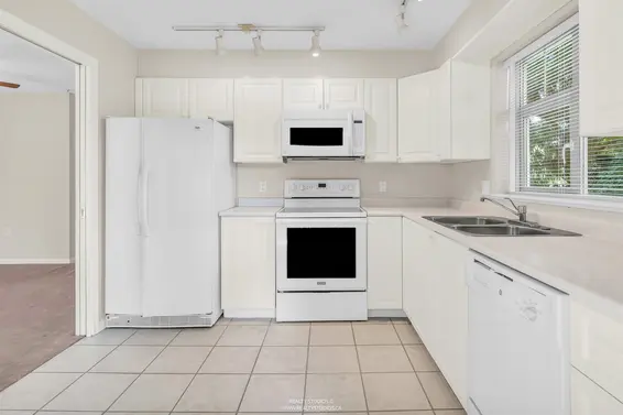 413 2059 Chesterfield Avenue, North Vancouver For Sale - image 12