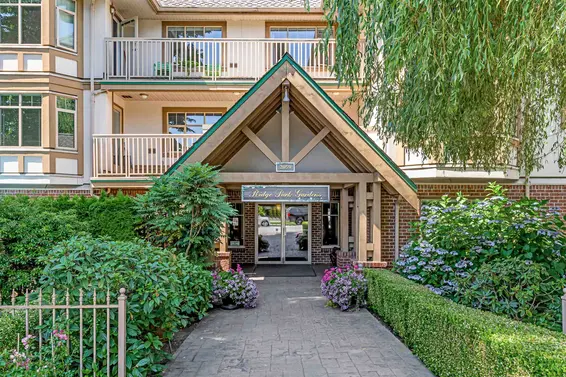 413 2059 Chesterfield Avenue, North Vancouver For Sale - image 2