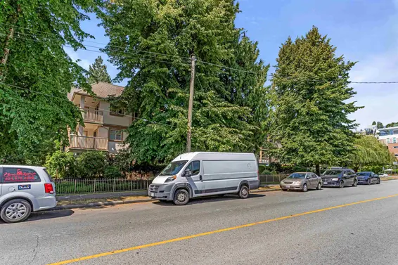 413 2059 Chesterfield Avenue, North Vancouver For Sale - image 3