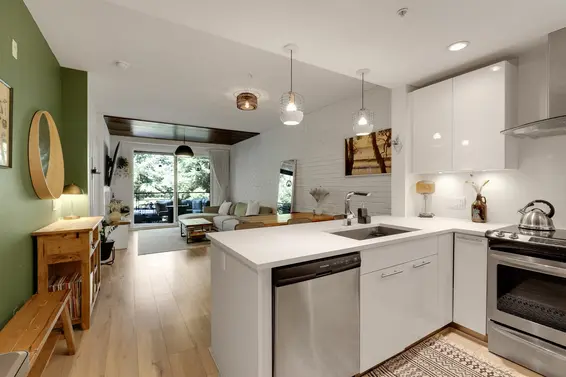 302 733 West 3rd Street, North Vancouver For Sale - image 5