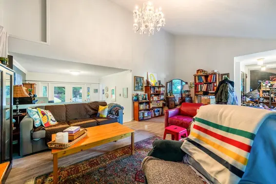 5261 Cliffridge Avenue, North Vancouver For Sale - image 3