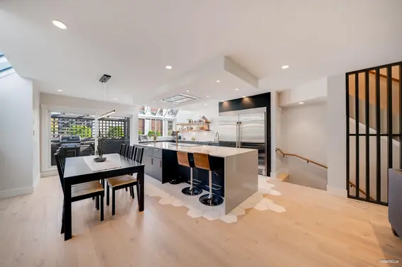 2022 Chesterfield Avenue, North Vancouver For Sale - image 2