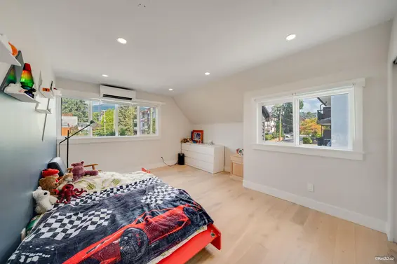 2022 Chesterfield Avenue, North Vancouver For Sale - image 25