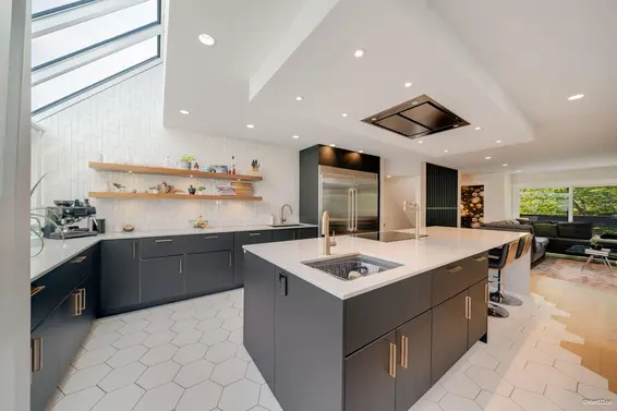 2022 Chesterfield Avenue, North Vancouver For Sale - image 7