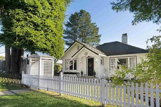 550 Sutherland Avenue, North Vancouver