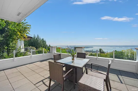 2263 Lythe Court, West Vancouver For Sale - image 4