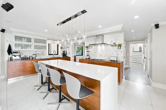2323 Badger Road, North Vancouver For Sale - image 12