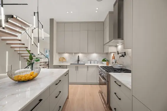 322 East 18 Street, North Vancouver For Sale - image 17