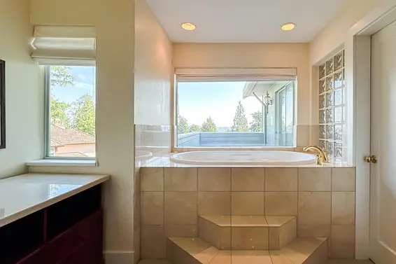 4825 Headland Close, West Vancouver For Sale - image 20