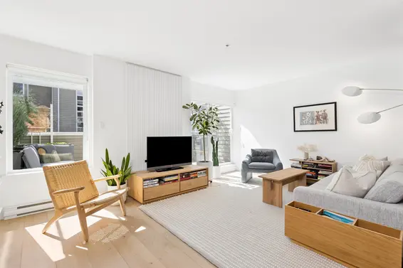 2 265 East 8th Street, North Vancouver