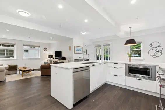 2 244 East 5th Street, North Vancouver For Sale - image 2