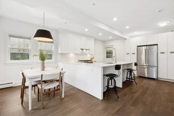 2 244 East 5th Street, North Vancouver For Sale - image 3