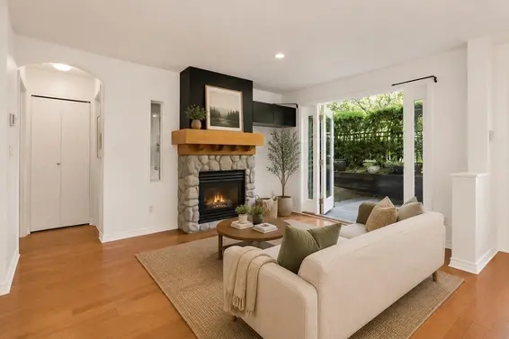 993 Lynn Valley Road, North Vancouver For Sale - image 3