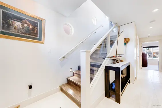 29 415 Esplanade Avenue, North Vancouver For Sale - image 30