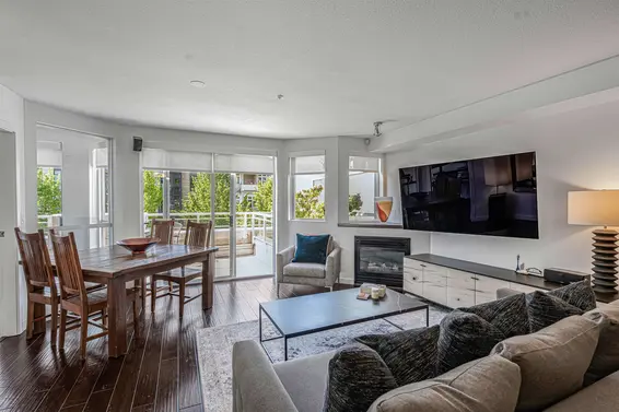 207 122 East 3rd Street, North Vancouver