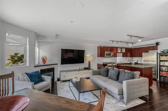 207 122 East 3rd Street, North Vancouver For Sale - image 6