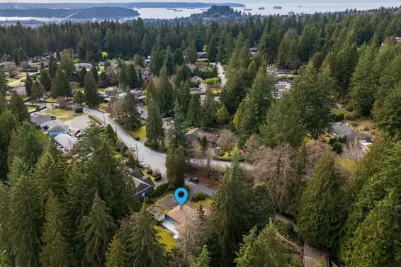 350 St James Crescent, West Vancouver