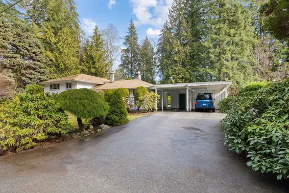 350 St James Crescent, West Vancouver For Sale - image 2
