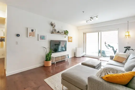 115 1033 St. Georges Avenue, North Vancouver