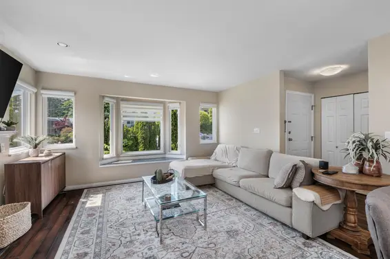 230 St. Patricks Avenue, North Vancouver For Sale - image 2