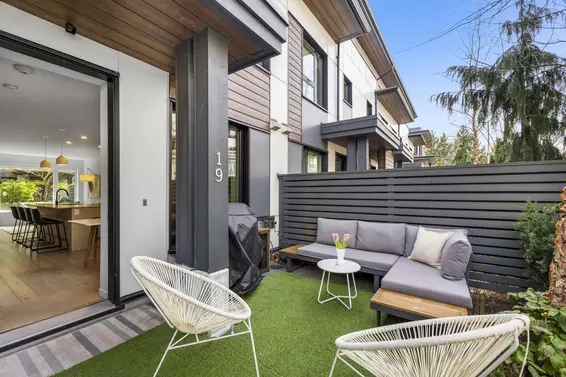 19 528 East 2nd Street, North Vancouver For Sale - image 3